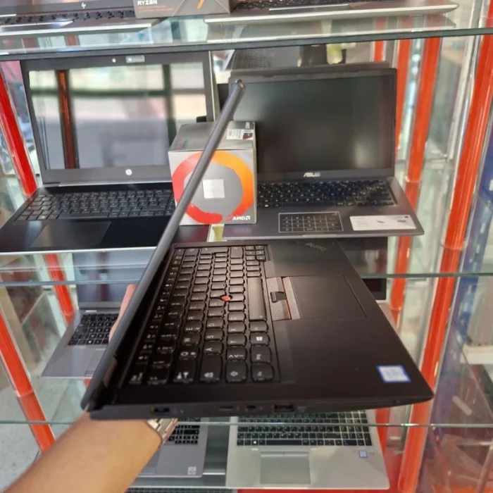 Laptop Lenovo Yoga X380 Occasion 13.3 Tactile 8Go 256Go 04
