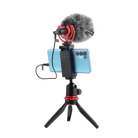 Microphone BOYA BY-MM1 cardioïde compact avec support anti-choc et bonnette anti-vent pour smartphone caméra et création de contenu vidéo.